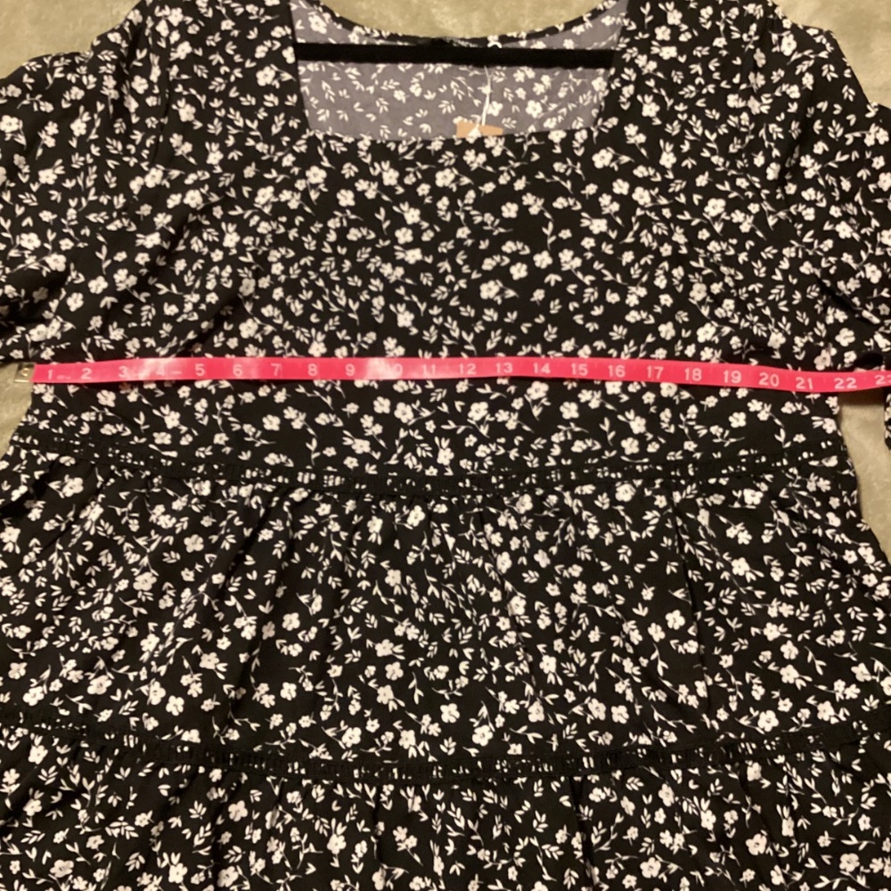 Bloomchic tiered babydoll blouse, black floral, size 14-16, NWT - Picture 5 of 6
